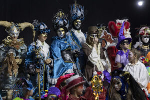 Costumés fin du spectacle Carnaval Vénitien Héricourt 2022 photographe IEE photographe évènementiel spectacle Héricourt en Haute-Saône Montbéliard Audincourt