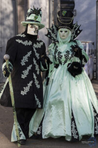 Costumés noir et vert Carnaval Vénitien Héricourt photographe Images et Emotions photographe évènementiel spectacle Héricourt en Haute-Saône Montbéliard Belfort