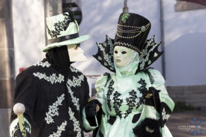Costumés noir et vert Carnaval Vénitien photographe Héricourt 2022 photographe évènementiel spectacle Héricourt en Haute-Saône Montbéliard Belfort