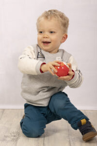 portrait d'un petit garçon joue photo IEE IMAGES et EMOTIONS Héricourt